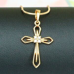 "Rose Gold Cross Pendant with Crystals – Elegant Design, XPPT1586
